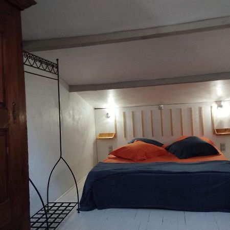 Chambre D'Hotes L'Orange Bleue Rustrel Exterior photo